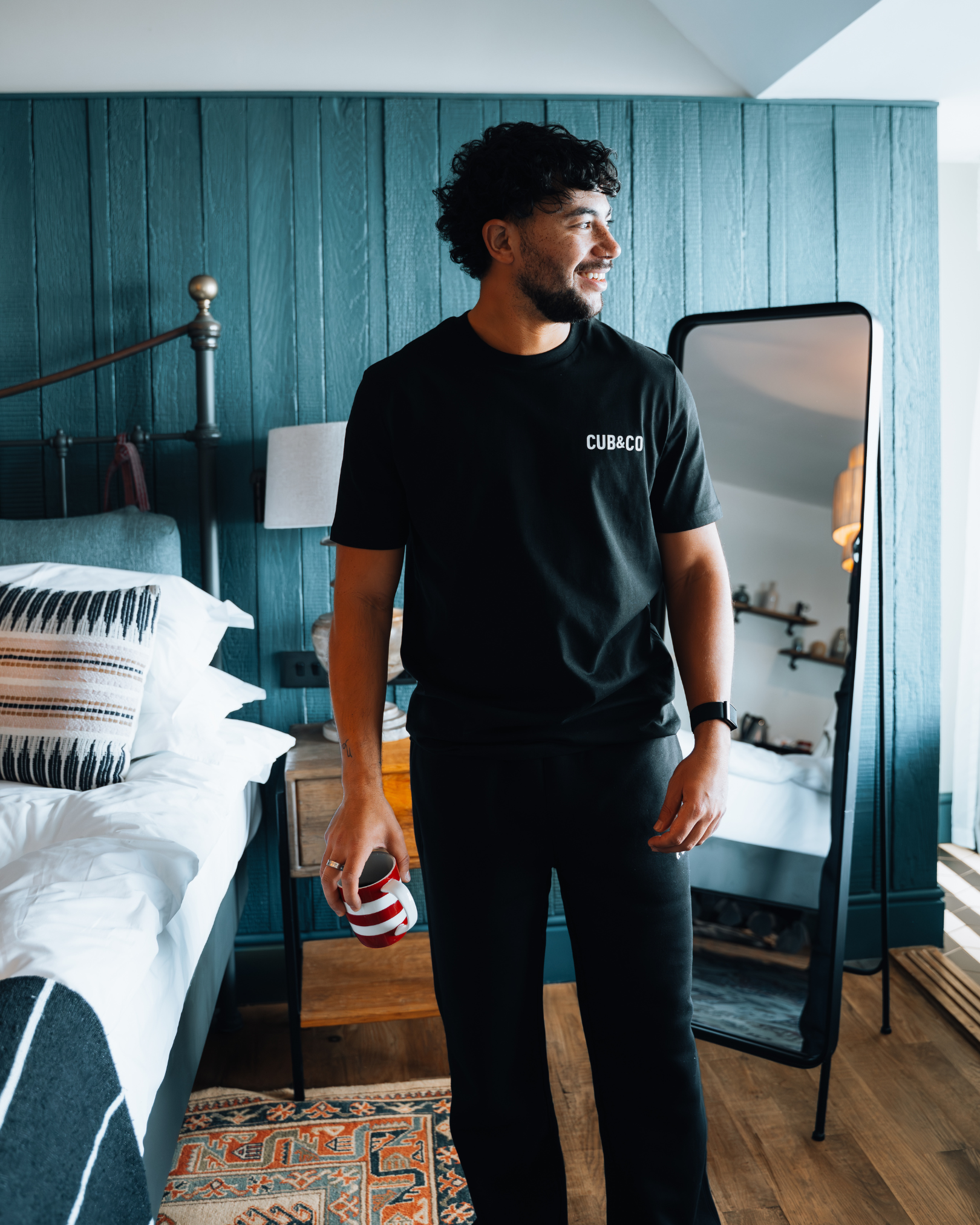 Outfitters T-Shirt - Black