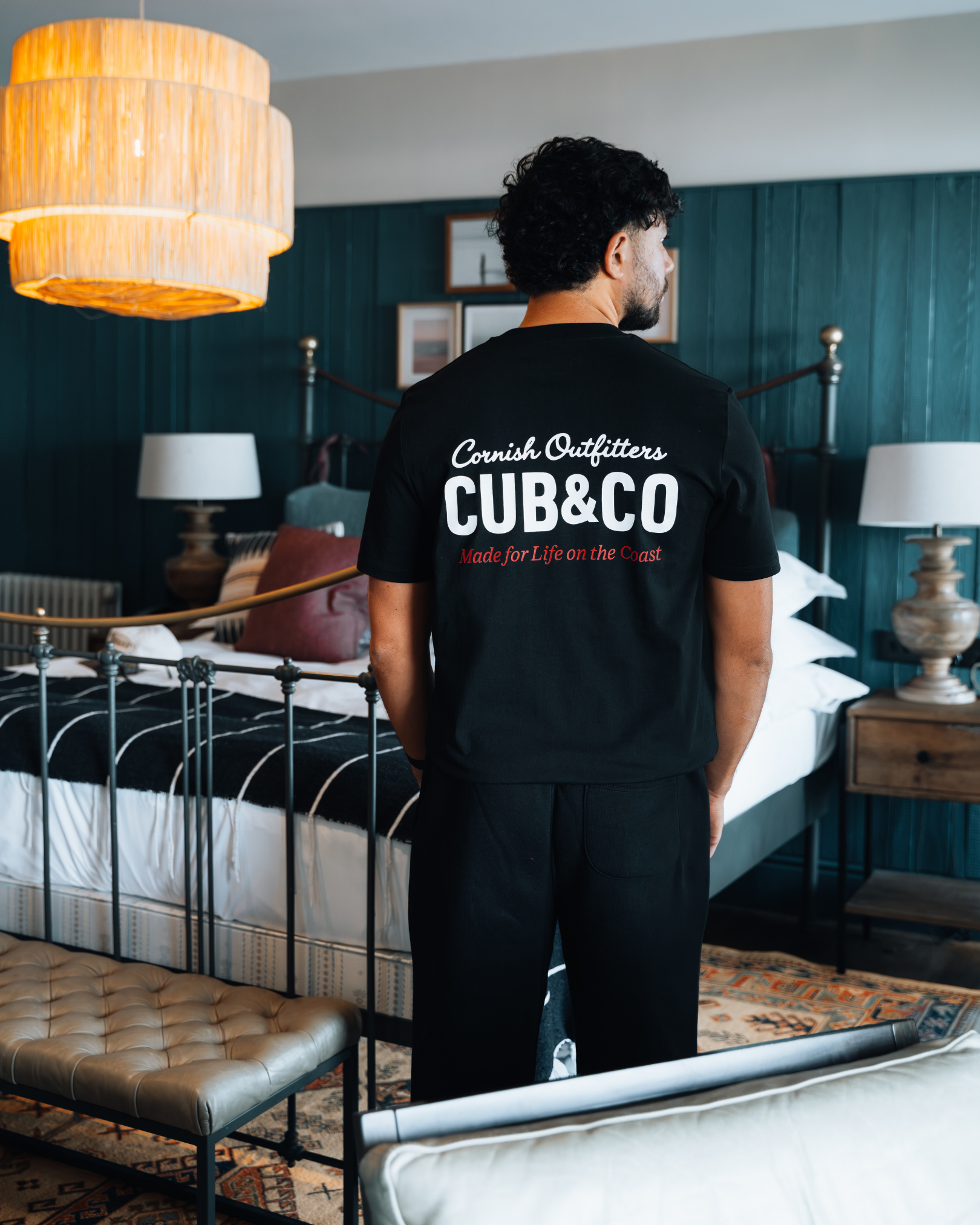 Outfitters T-Shirt - Black